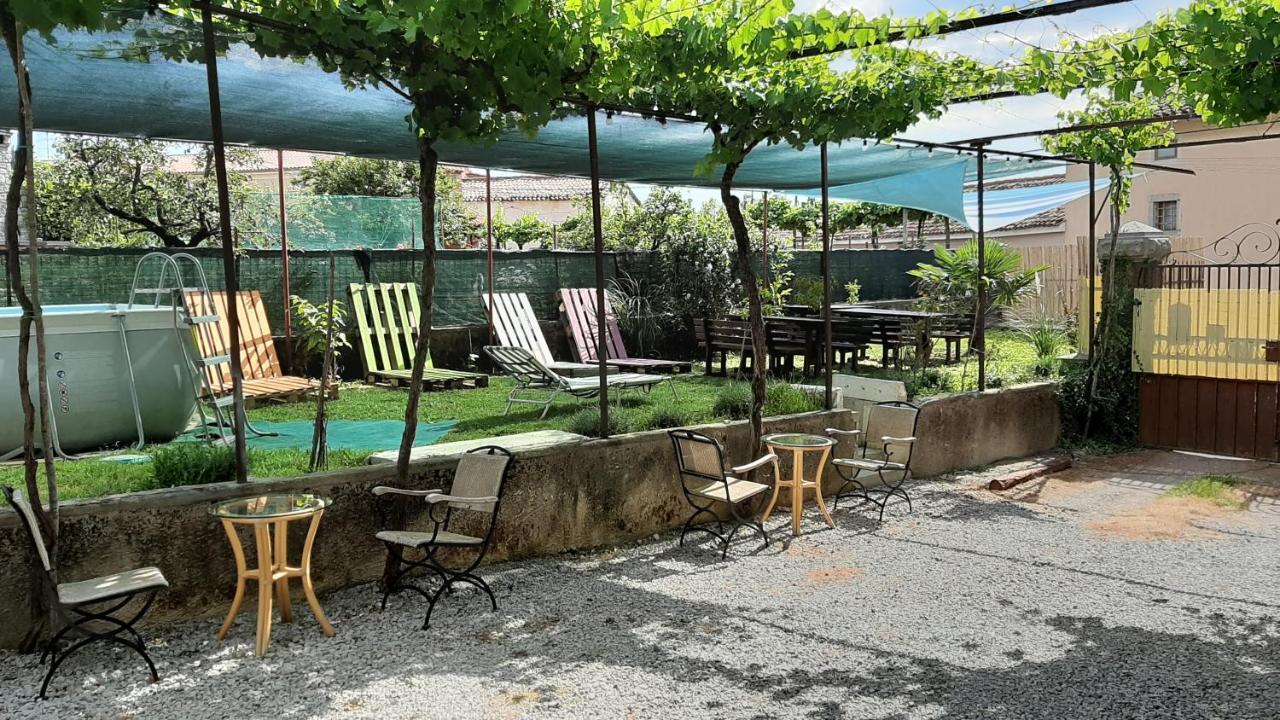 Residence Muzica Bed And Breakfast Komen Exterior photo