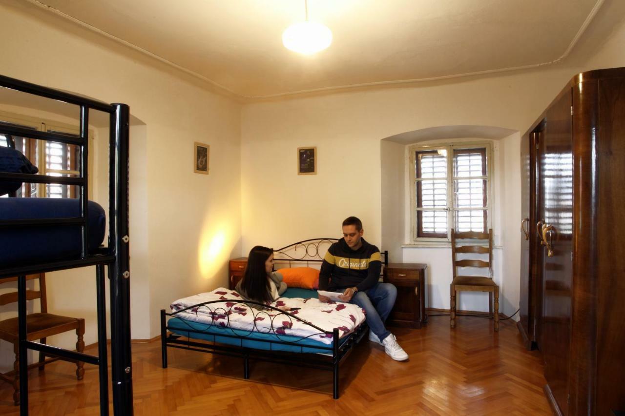 Residence Muzica Bed And Breakfast Komen Exterior photo